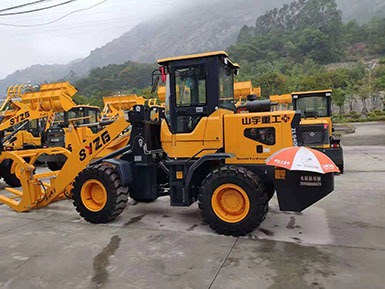 恭喜羅總喜提新車，山宇裝載機940走起，山宇重工，助您成功！